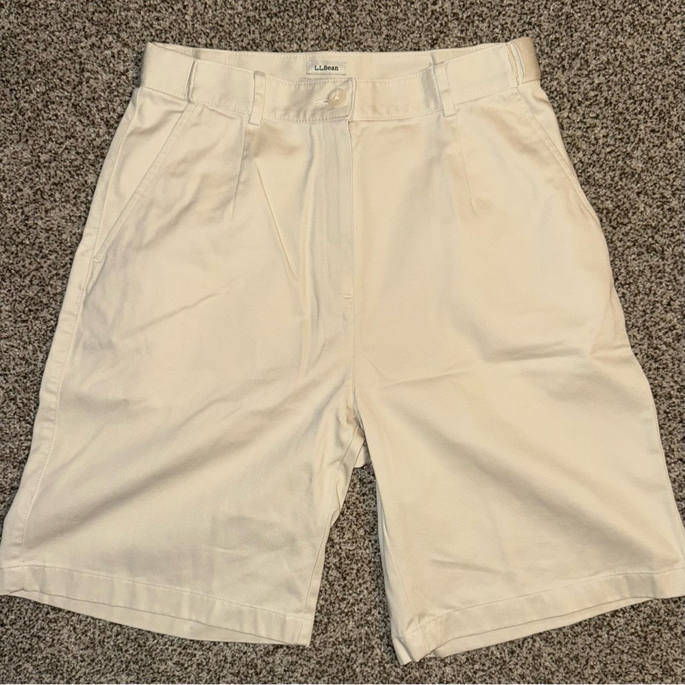L.L. Bean Women’s Cream Shorts Size 8 Original Fit